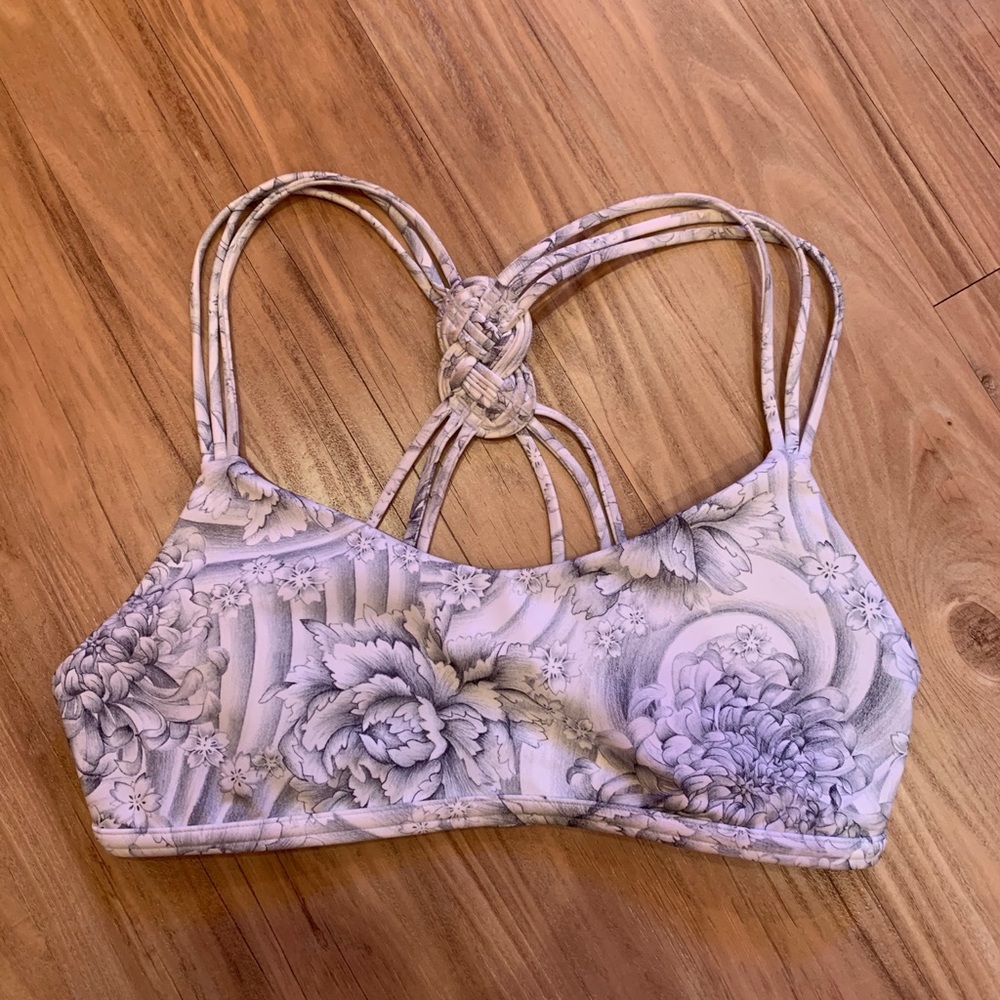 Lululemon sports bra